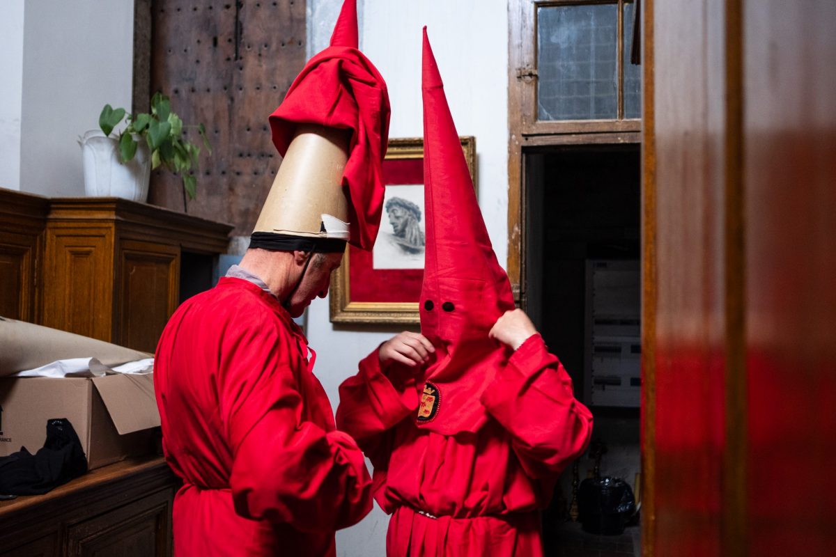 Perpignan, Pyrenees-Orientales, France. Les caparutxes, ces capuches en forme de corne, sont aujourd'hui fabriquees en carton. Autrefois, elles etaient concues en bois ou en fer. L'histoire raconte que la caperutxa fut instauree pour proteger les penitents des violences populaires. En dissimulant leur visage, condamnes et penitents provoquaient la colere des passants, frustres de ne plus pouvoir identifier les condamnes a mort. La foule, en colere, lancait alors divers projectiles sur le cortege. Pour se proteger, les penitents ont ainsi imagine cette capuche renforcee.  Christ, caparutxes, misteris... la procession de la Sanch peut etre destabilisante pour qui n'en connait pas les tenants et les aboutissants. Cette tradition catalane, datant du Moyen Age, celebre le Vendredi saint. Chaque annee, les membres de l'Archiconfrerie de la Sanch se rassemblent dans le coeur historique de Perpignan pour perpetuer, ensemble, la Passion du Christ. Parmi eux, Charles, l'un des plus jeunes penitents, a l'honneur de porter le Devot-Christ.